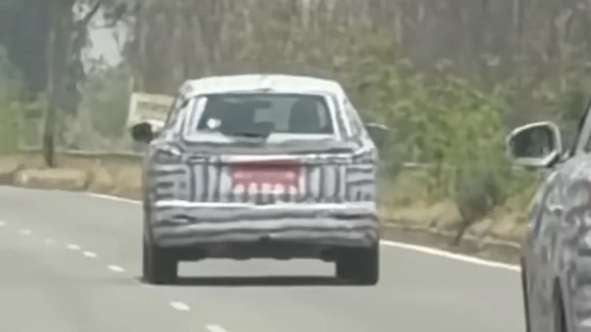 New Mysterious Maruti Suzuki MPV Caught Testing For The First Time