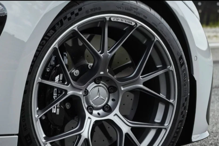 Mercedes AMG GT Coupe GT-R FACELIFT Image Gallery-7