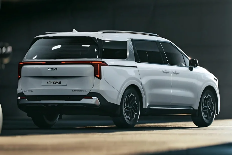 KIA Carnival Prestige 6 Seater Diesel Image Gallery-3