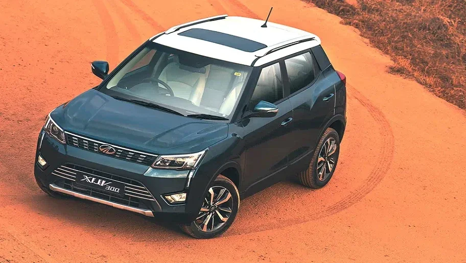 Mahindra XUV 300 W6 Diesel AT Image Gallery-4