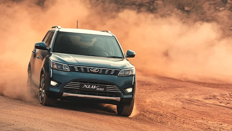 Mahindra XUV 300 W6 Diesel AT Image Gallery-3
