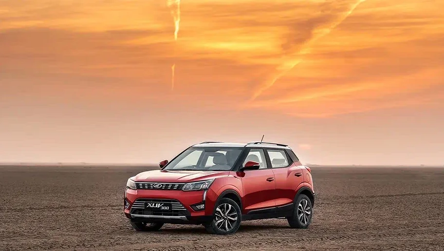 Mahindra XUV 300 W6 Diesel AT Image Gallery-2