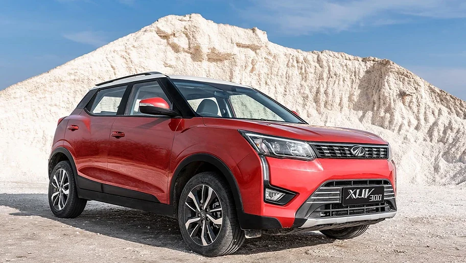 Mahindra XUV 300 W6 Diesel AT Image Gallery-1