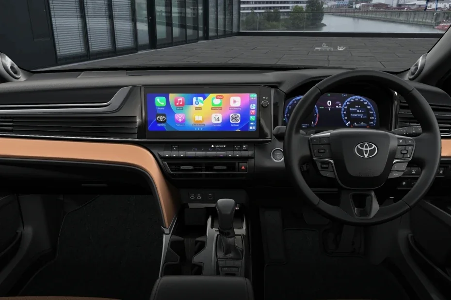 Toyota Camry HYBRID PEARL WHITE Image Gallery-4