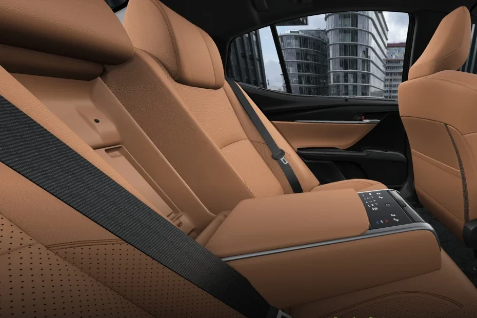 Toyota Camry HYBRID PEARL WHITE Image Gallery-5