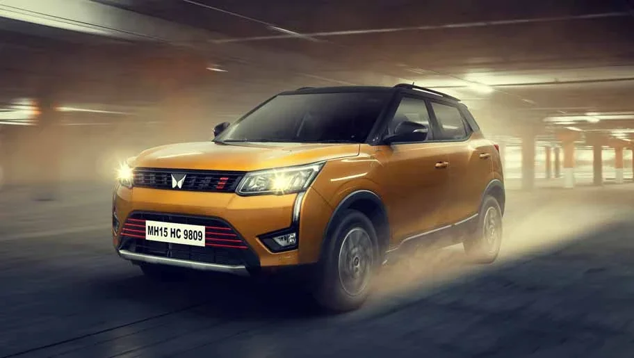 Mahindra XUV300 Turbo Sportz-1