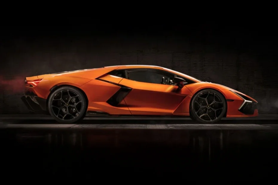 Lamborghini Revuelto Image Gallery-2