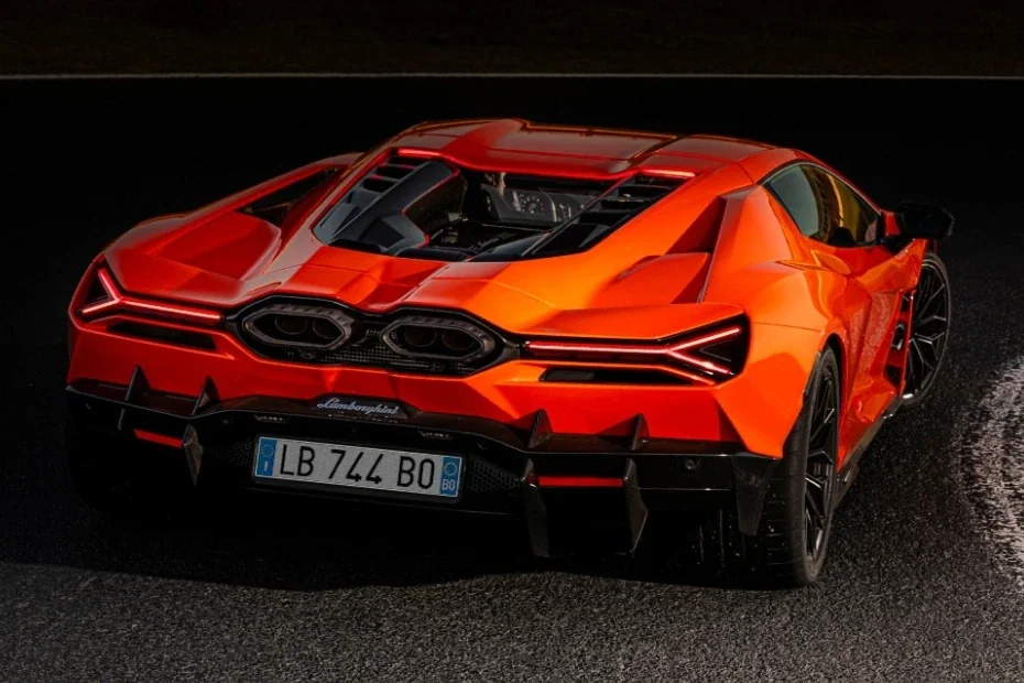 Lamborghini Revuelto Image Gallery-3