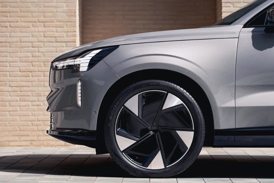 Volvo EX 90  Image Gallery-10