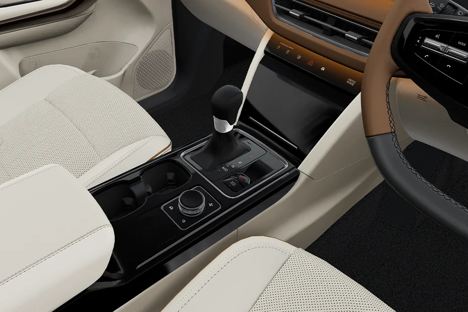 Mahindra XUV 7XO  Image Gallery-4