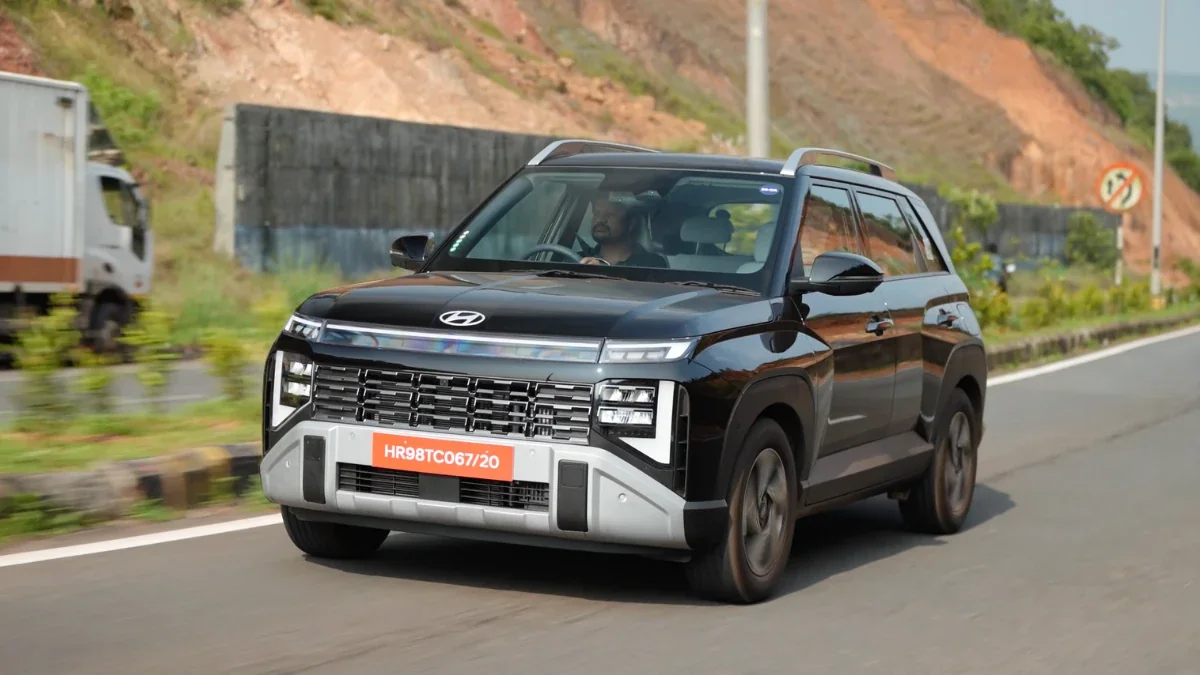 Hyundai Venue Celebrates 1 Lakh Bookings with New HX8 Diesel AT Variant