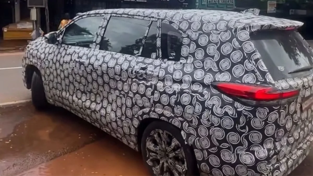 2027 Toyota Innova Hycross Rear Spied