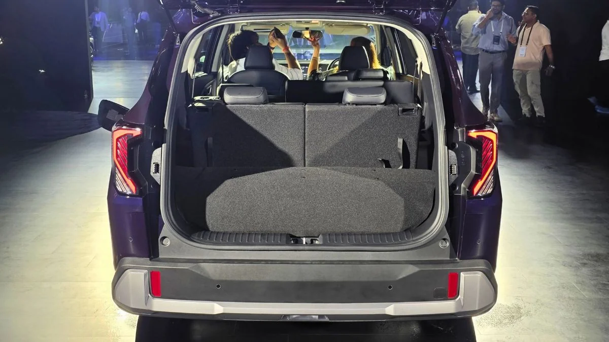 kia carens clavis cng revealed