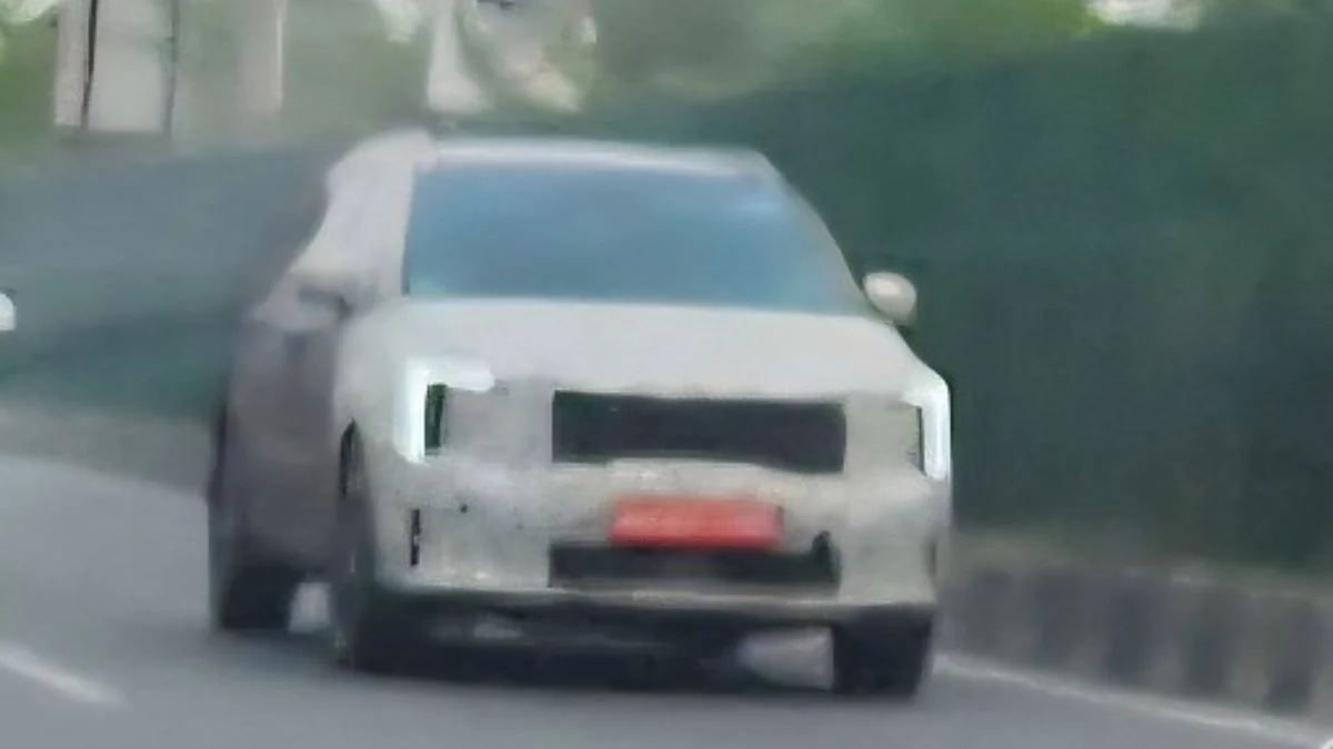kia sorento spied