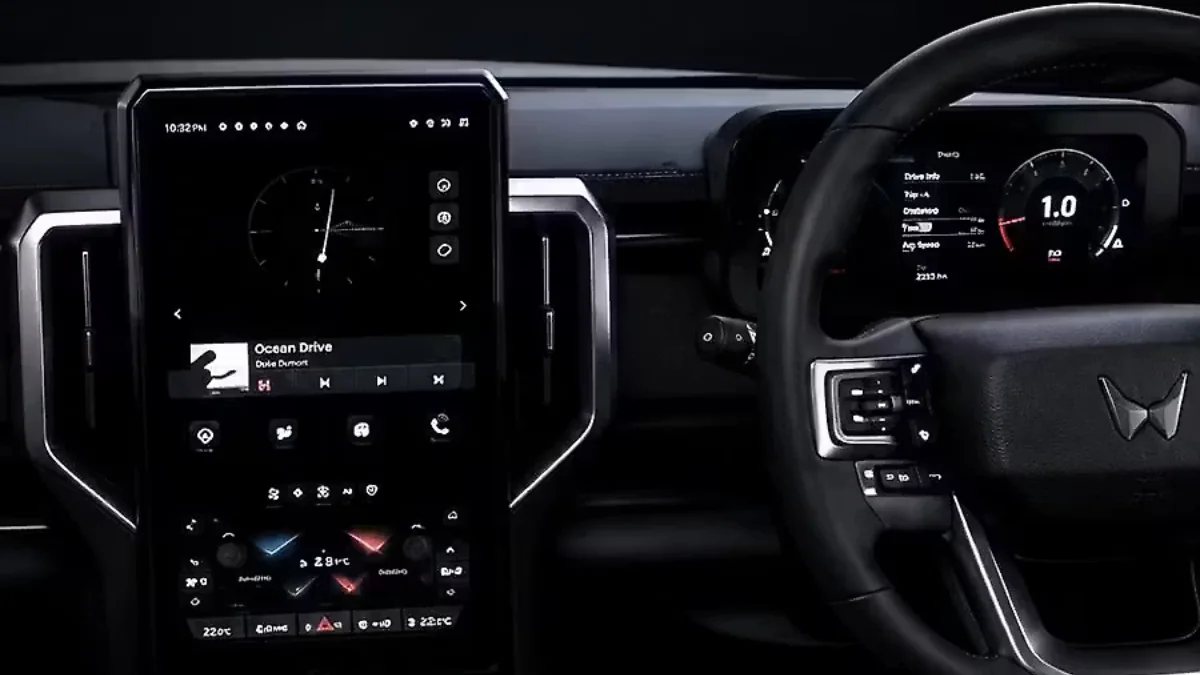 Mahindra Global Pikup Interior