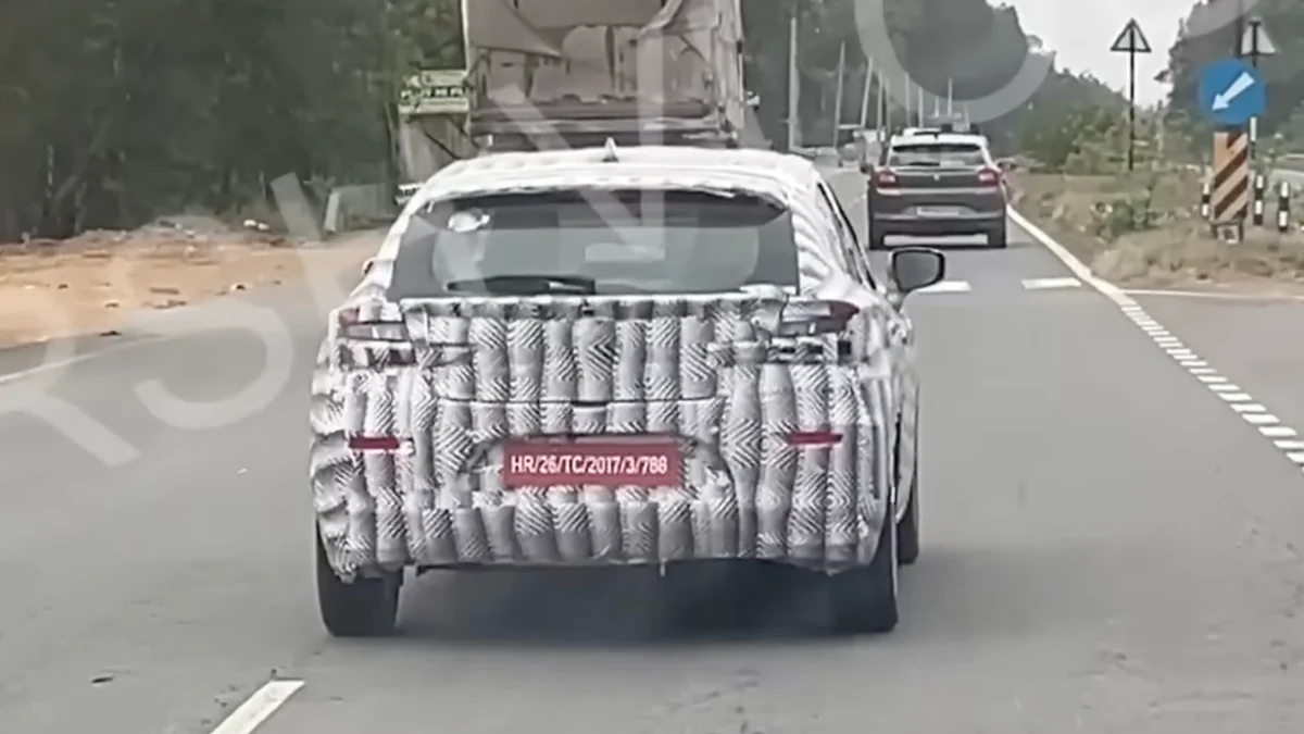 Maruti Baleno Facelift Rear spied