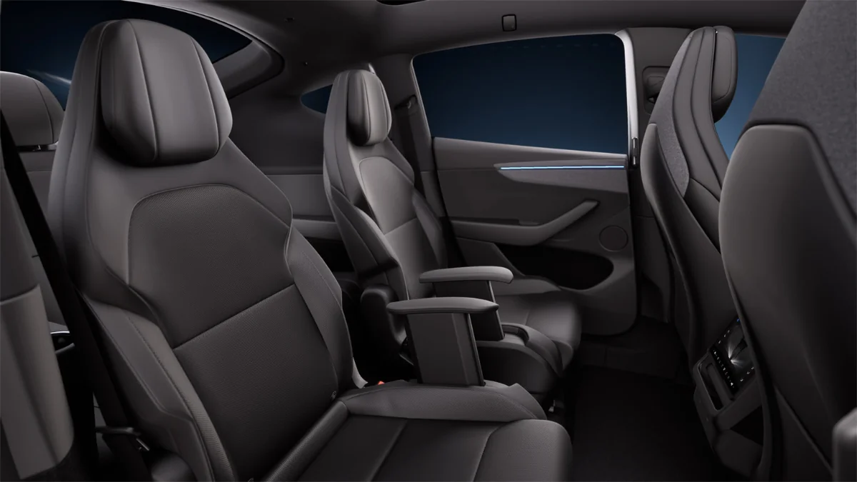 Model Y L Six-seater interior