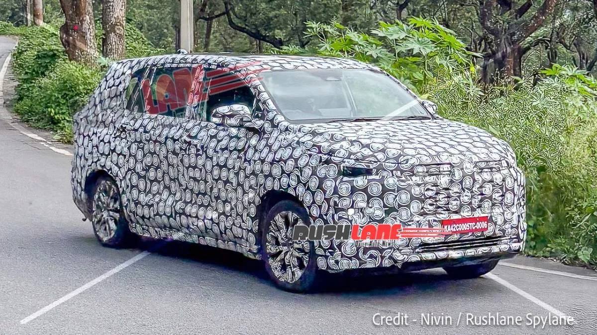 Innova Hycross front spied