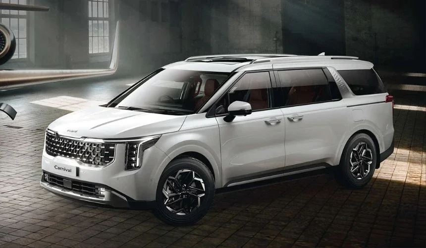 Kia Carnival 7-Seater Fully Revealed - Diesel Engine, Interior Details