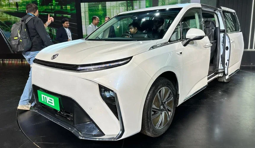 MG M9 Showcased Today - Deliveries in April