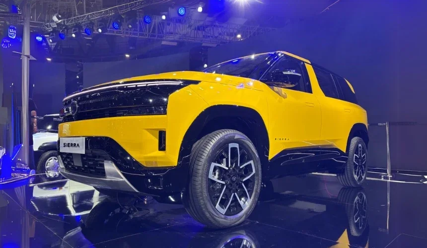 Tata Sierra and Mahindra XUV700 Facelift - Two Upcoming ICE SUVs With Three Screens