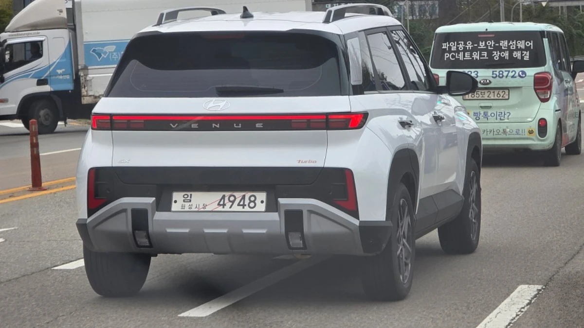 Breaking - All-New Hyundai Venue 2025 Production Model Spotted Completely Undisguised