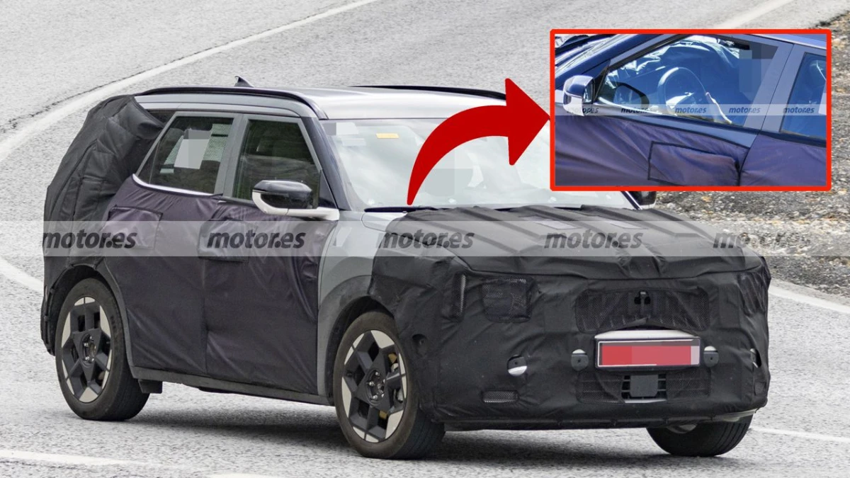 2026 Kia Seltos Interior Spied; Dual Screens, Flat-bottom Steering