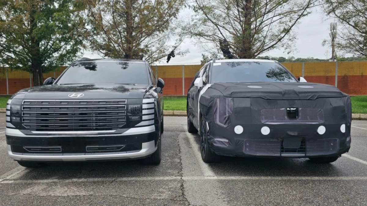 All-New Kia Telluride Caught Standing Next to Hyundai Palisade - Reveal on 20th November