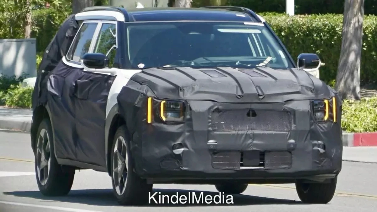 Production-Spec New-Gen Kia Seltos 2026 Spied with Unique DRLs and Final Body Panels