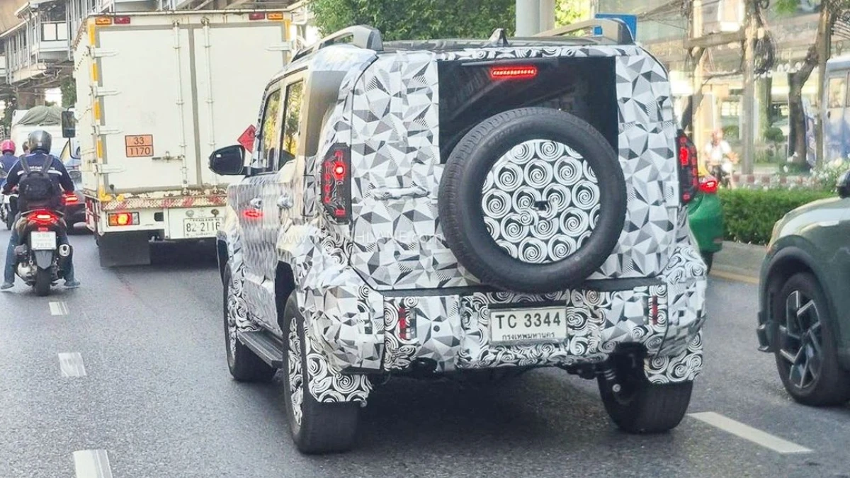 Toyota Land Cruiser FJ Right-Hand Drive Spied Testing - India Launch Details