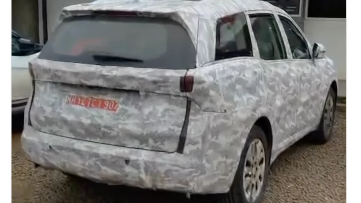 Mahindra XUV700 facelift rear 