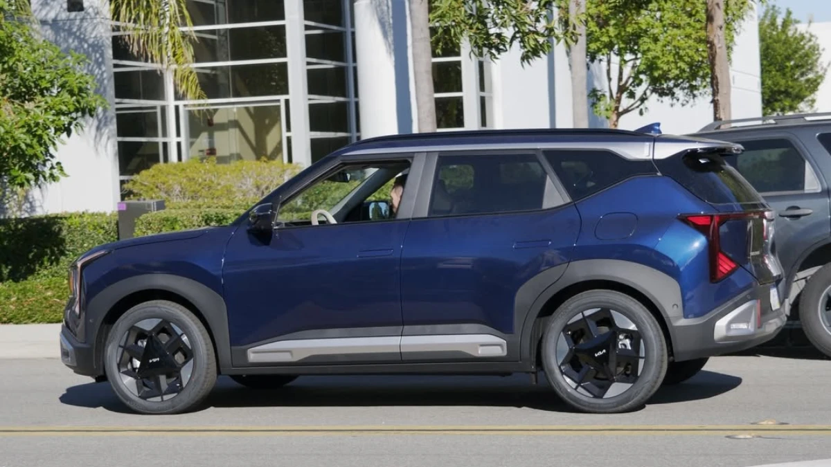 New Kia Seltos Hybrid Side Spied