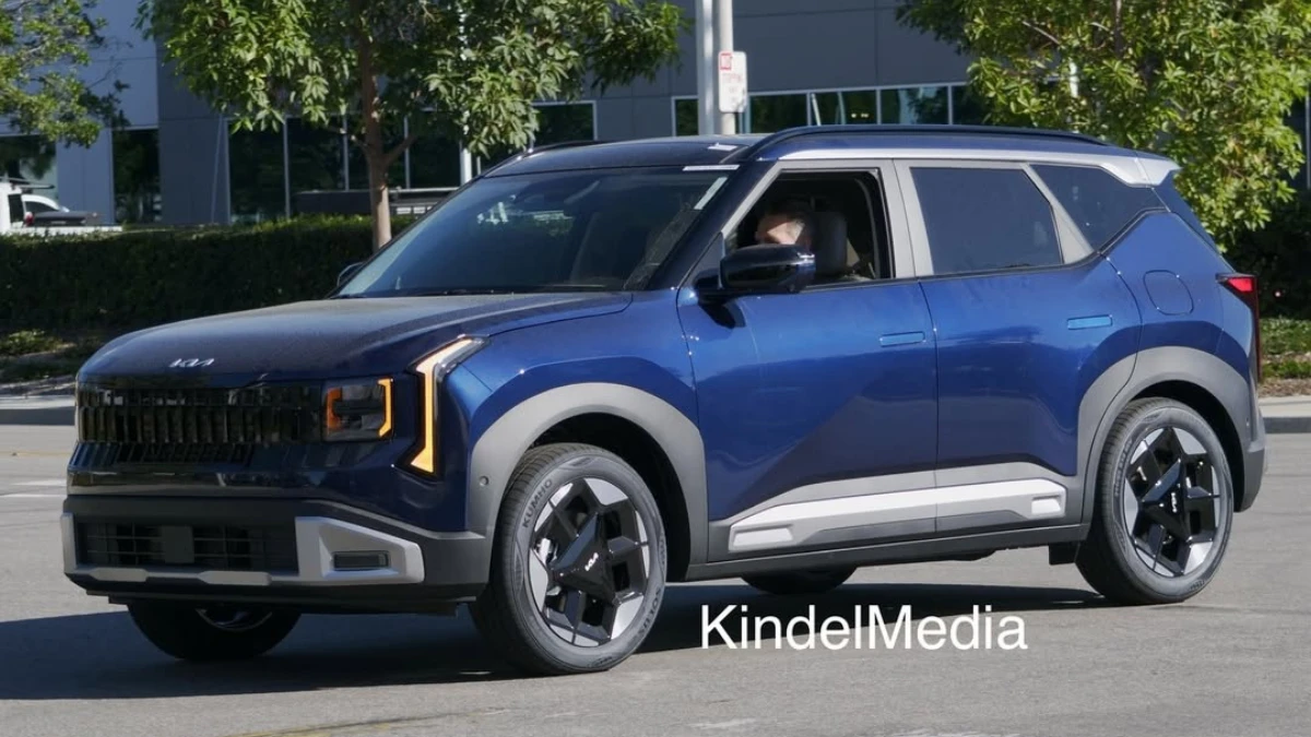New Kia Seltos Hybrid Spied