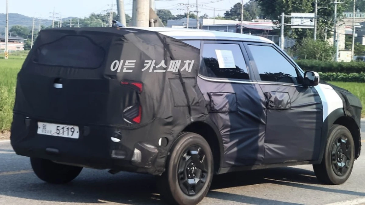 Next-gen Seltos rear side spied