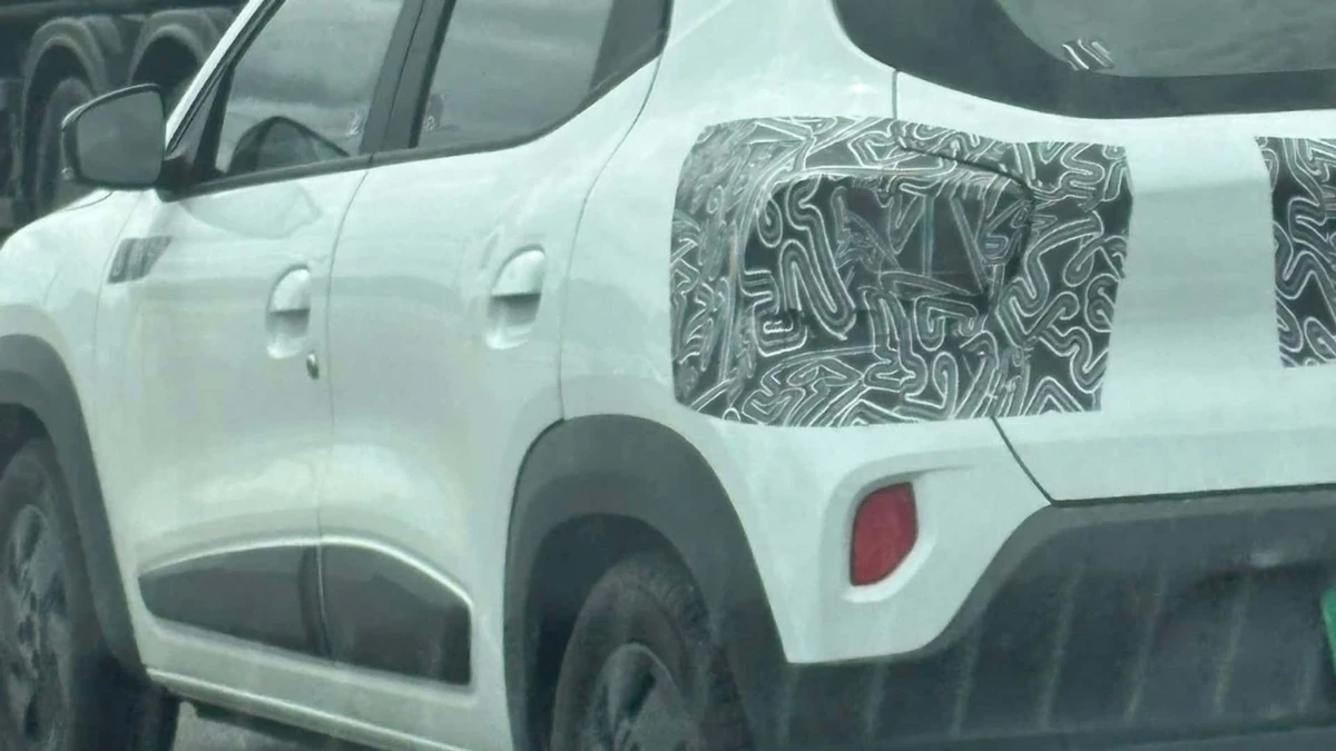 Renault Kwid Facelift Spied
